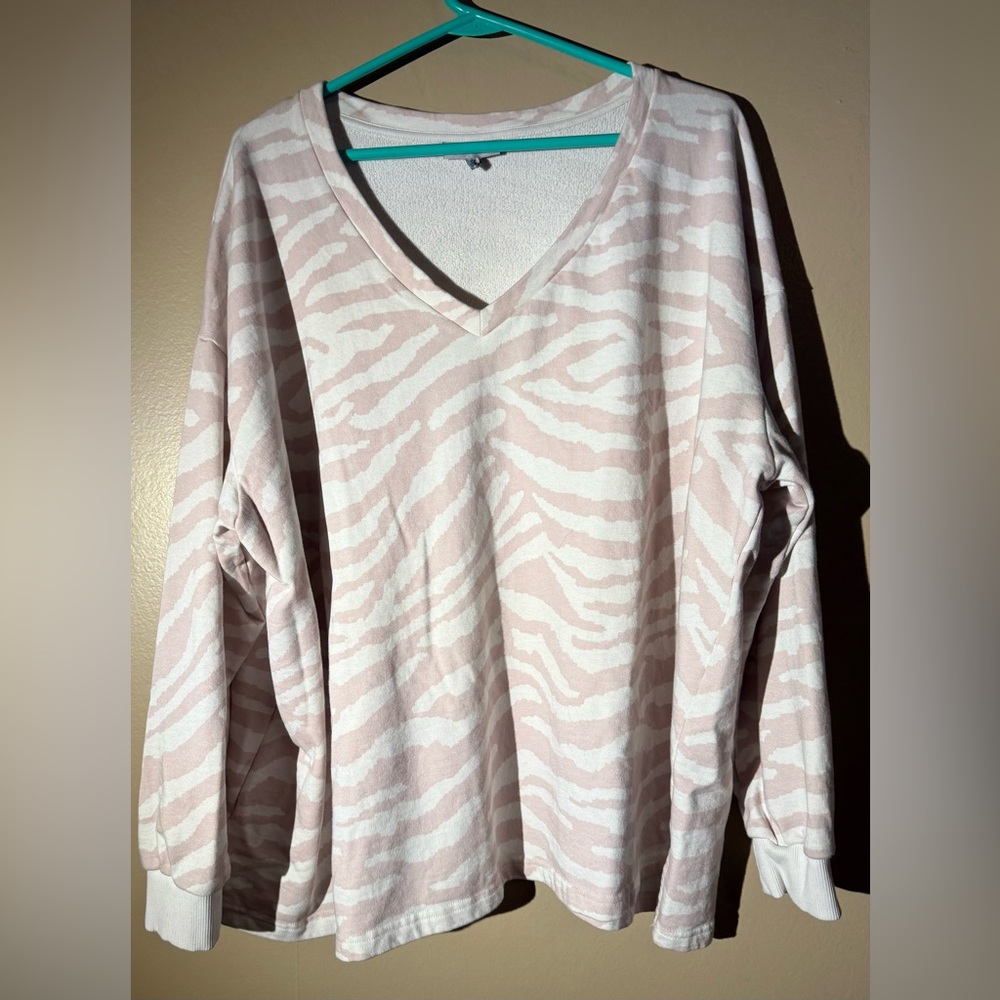 Preloved in excellent condition (worn once)
Live size 2X pink & white